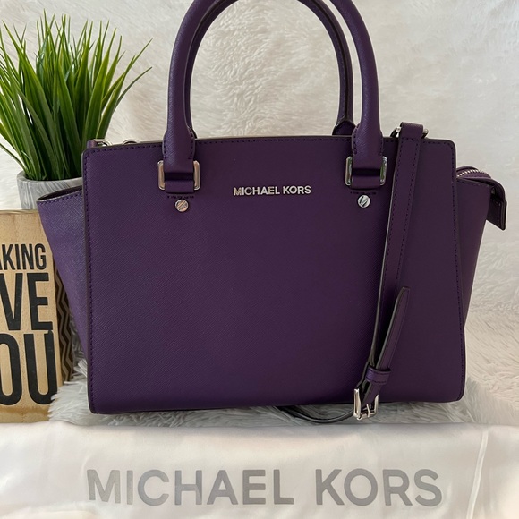 Michael Kors Handbags - Michael Kors Avril Satchel Handbag - LIKE NEW!
